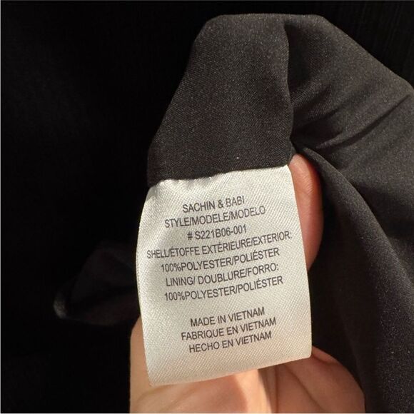 NWT Sachin & Babi Women's Chelsea One-Shoulder Crinkle Georgette
Gown - Picture 6 of 6